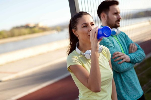 Comment l'hydratation impacte la digestion